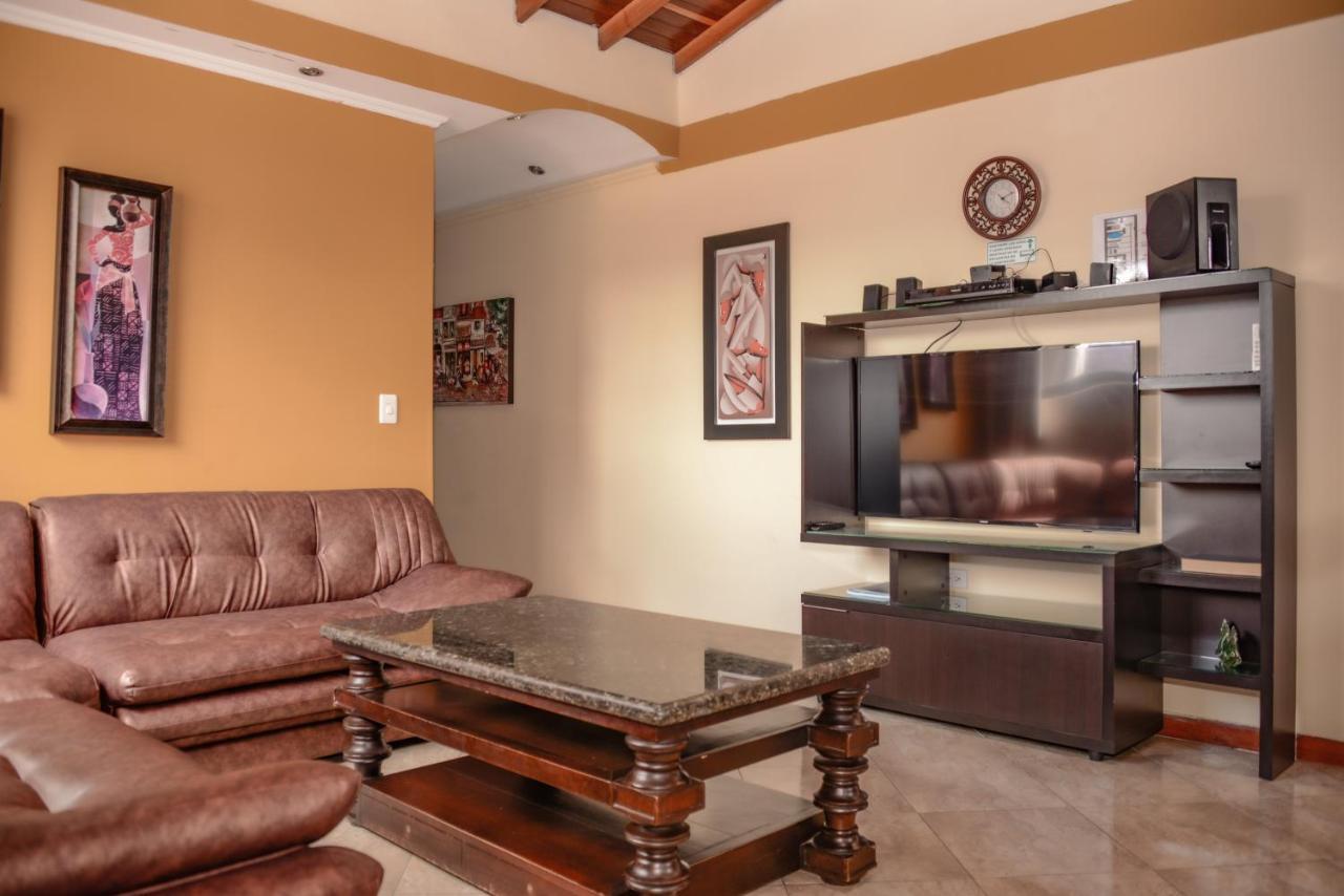 Calle 8 Suites メデジン エクステリア 写真