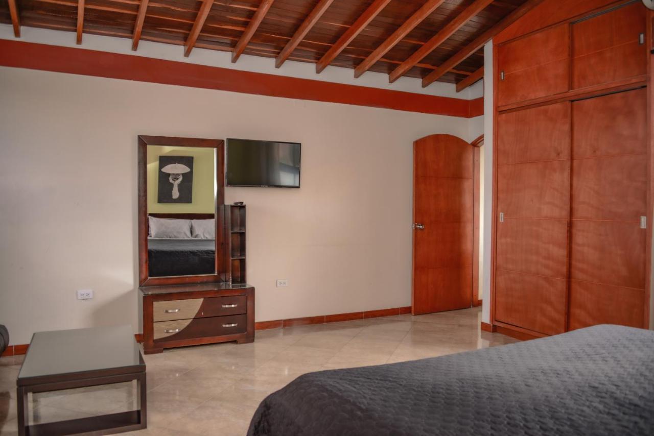 Calle 8 Suites メデジン エクステリア 写真